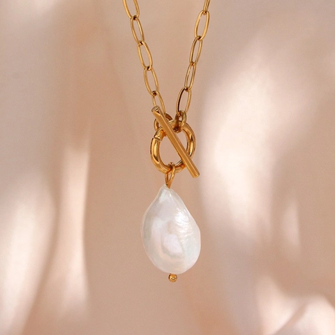 Collier Pendentif Perle d'Eau Douce Baroque pour Femme Chaîne Trombone en Acier Inoxydable Plaqué Or 18K Fermoir à Bascule