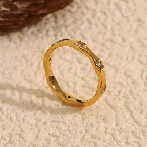 Anello Stella Ondulato In Acciaio Inossidabile Placcato Oro 18K Con Zircone Bianco Gioielli Eleganti Per Donna