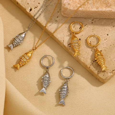 Elegante Koi Fisch Anhänger Halskette Und Creolen 18K Vergoldeter Edelstahl Strass Schmuck Für Damen