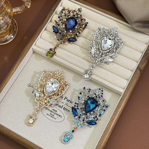 Vintage Palast Stil Legierung Strass Brosche Für Damen Hochwertige Wassertropfen Form Kristall Reversnadel Hochzeit Schmuck