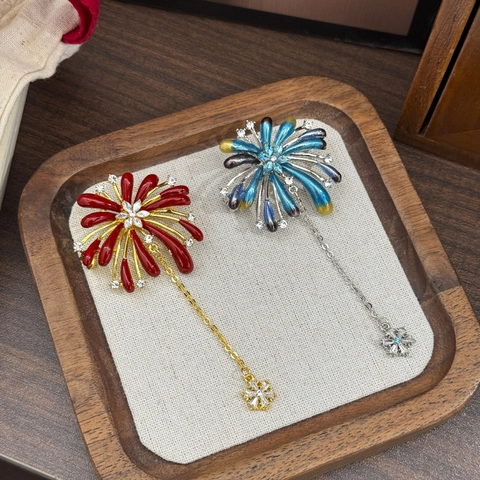 Luxury Alloy Rhinestone Firework Tassel Brooch For Women Vintage Elegant Firework Shape Lapel Pin Wedding Banquet Jewelry Gift