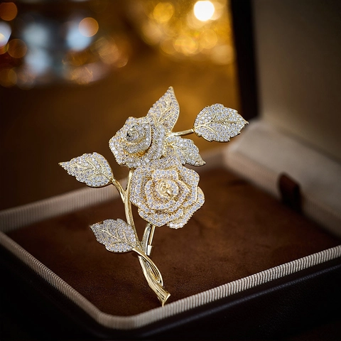 Elegant Alloy Rhinestone Rose Flower Brooch Pin For Women Gold Silver Vintage Luxurious Fashion Dress Jewelry Accessory