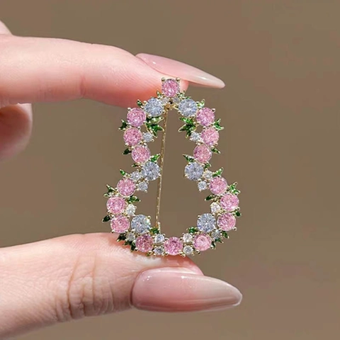 Vintage Alloy Rhinestone Flower Gourd Brooch For Women High-End Design Corsage Dress Anti-Exposure Pin Jewelry Accessory