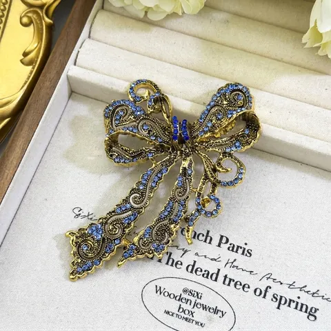 Vintage Luxury Bowknot Brooch Pin For Women Gold Plated Alloy Rhinestone Cut-out Ribbon Brooch For Wedding Banquet Party Jewelry