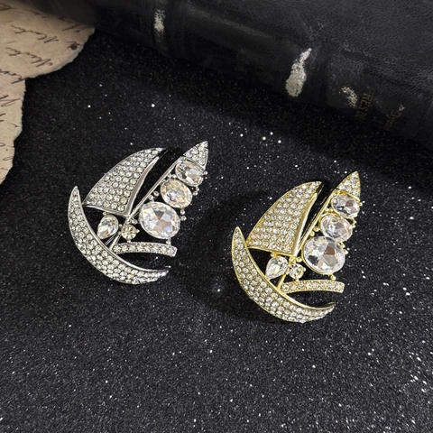 Mode High-End Segelschiff Brosche Legierung Strass Eingelegt Korsage Einfache Geometrische Anti-Expositions Pin Für Damen Schmuck Geschenk