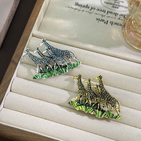 Vintage Alloy Enamel Giraffe Brooch Pin For Women Fashion Animal Breastpin Jewelry Gift Gold Silver Multi Color Pin