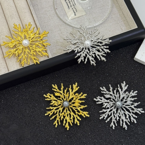 Elegante Spilla a Fiocco di Neve Vintage per Donna Spilla in Lega Leggera di Lusso con Perla Artificiale per Abito e Cappotto