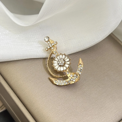 Vintage Alloy Rhinestone Anchor Helm Brooch Gold Plated Nautical Ship Anchor Pin For Women Suit Coat Jewelry Accessary