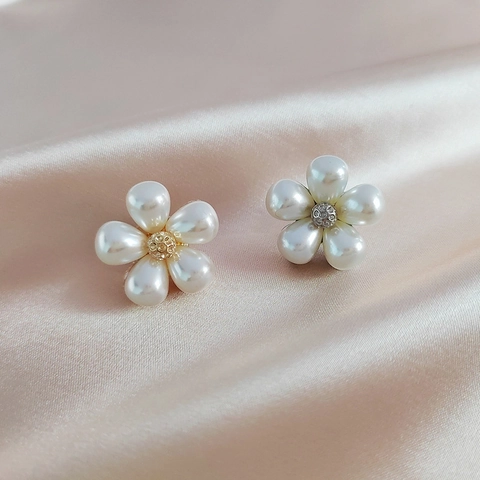 Squisita Spilla a Fiore in Lega con Künstliche Perle Sintetiche per Donna Elegante Strass Ape Quadrifoglio Spilla Anti-esposizione Gioielli
