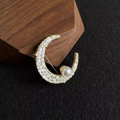 Elegant Alloy Moon Brooch With Artificial Pearl And Rhinestone Embellishment For Women Vintage Fashion Jewelry Accessories Gift