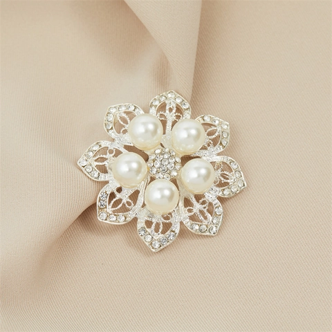 Elegante Spilla a Fiore in Perla Artificiale in Lega Con Strass Design Floreale Traforato Spilla da Balia Per Donna