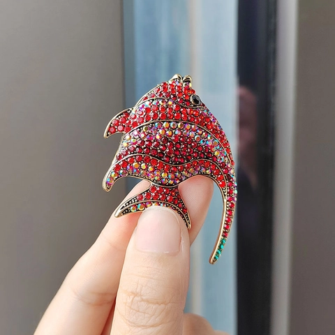 Spilla alla Moda in Lega con Strass a Forma di Pesce Tropicale per Uomo Donna Creativa Animale Pesce Angelo per Cappotto e Abito