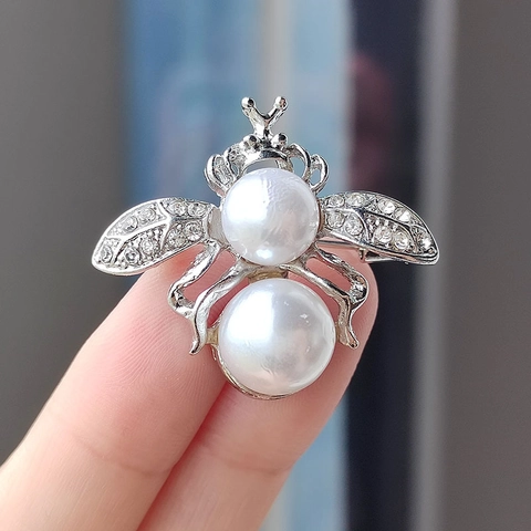 Lindo Broche de Abeja de Dibujos Animados Aleación de Zinc Esmalte Diamante de Imitación Perla Artificial Animal Corsage Pin Joyería Regalo Mujer Accesorios