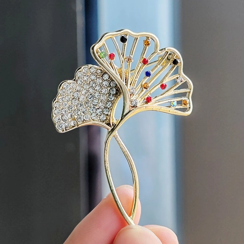 Elegant Ginkgo Leaf Brooch For Women Light Luxury Alloy Rhinestone Inlaid Enamel Faux Artificial Pearl Pin Suit Accessories Jewelry