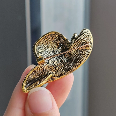 Vintage Gold Sun Hat Brooch Pin For Women Elegant Rhinestone Flower Lapel Pin Hat Shaped Suit Dress Decoration Accessories