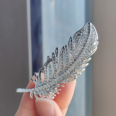 Elegante Broche de Pluma de Aleación Color Plata para Mujer Exquisito Broche de Pluma Con Incrustaciones de Strass para Boda Banquete Fiesta