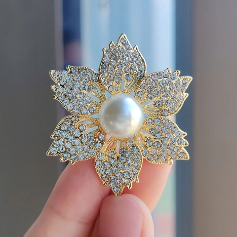 Elegant Alloy Flower Brooch Pin For Women Rhinestone Enamel Sunflower Camellia Artificial Pearl Brooch Gold Plated Fashion Accessories