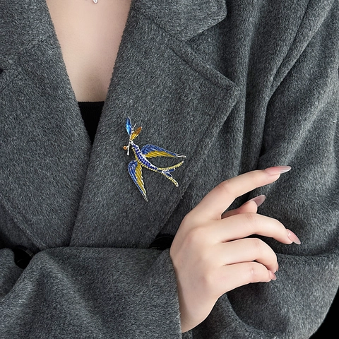 Elegant Alloy Enamel Swallow Bird Brooch With Rhinestones Olive Branch Animal Lapel Pin Jewelry For Women Suit Coat Accessoires
