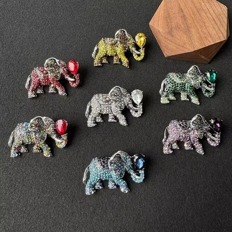 Luxury Alloy Elephant Brooch For Women Fashion Sparkling Rhinestone Animal Lapel Pin Elegant Clothing Accessories Gift