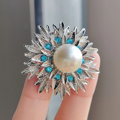 Elegante Spilla a Fiore in Lega Con Perla Artificial Sintetica e Strass per Donna Vintage Argento Floreale Decorazione Abbigliamento Gioielli Regalo