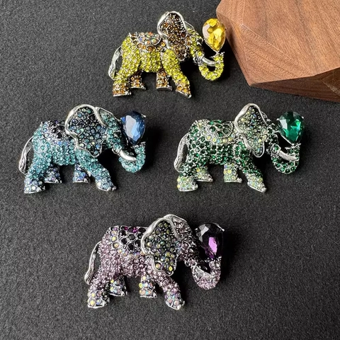 Luxury Alloy Elephant Brooch For Women Fashion Sparkling Rhinestone Animal Lapel Pin Elegant Clothing Accessories Gift