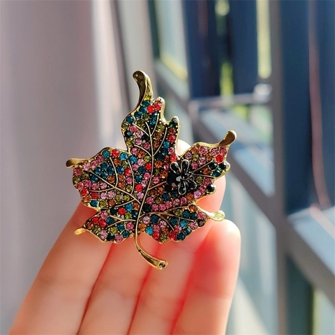 Spilla a Foglia di Acero con Strass Colorati Vintage per Donna Elegante Spilla in Lega Dorata a Foglia di Pianta Gioielli Moda