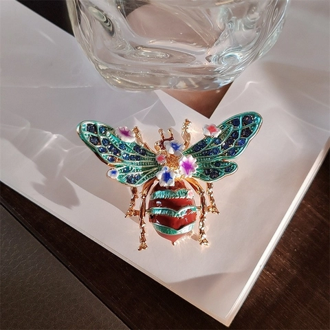 Vintage Alloy Bee Brooch For Women High Grade Enamel Flower Rhinestone Insect Pin Decorative Scarf Brooch Fashion Jewelry