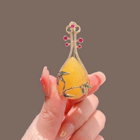 Vintage Chinese Style Pipa Shape Brooch For Women Alloy Rhinestone Water Drop Stone Breastpin Suit Accessory Jewelry Gift