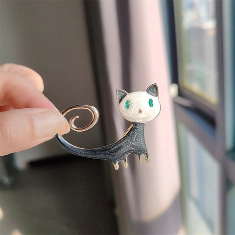 Cartoon Cute Cat Enamel Brooch Pin For Women Men Alloy Painted Kitten Lapel Pin Animal Badge Clothes Accessories Gift