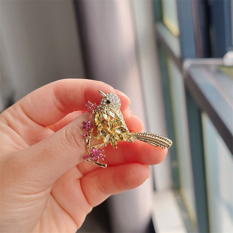 Vintage Gold Alloy Bird Flower Brooch With Yellow Rhinestones Elegant Animal Pin For Women Sweater Coat Accessories