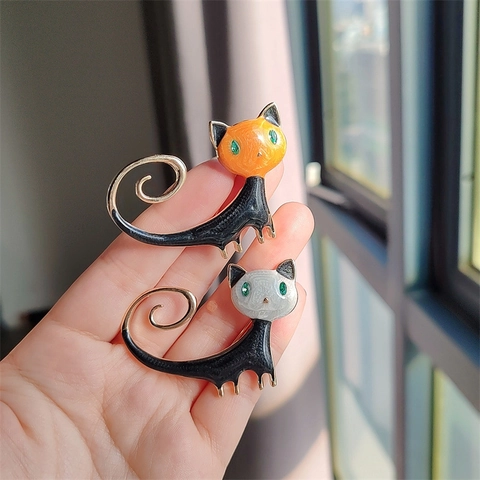 Cartoon Cute Cat Enamel Brooch Pin For Women Men Alloy Painted Kitten Lapel Pin Animal Badge Clothes Accessories Gift