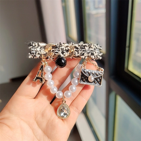 Vintage French Style Tweed Brooch For Women Gold Alloy Chain Tassel Eiffel Tower Artificial Pearl Mini Bag Charm Rhinestone Brooch Pin