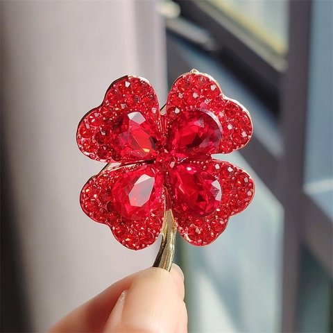 Elegant Alloy Rhinestone Four Leaf Clover Brooch For Women Lucky Clover Pin Gold Plated Fashion Apparel Accessory Jewelry