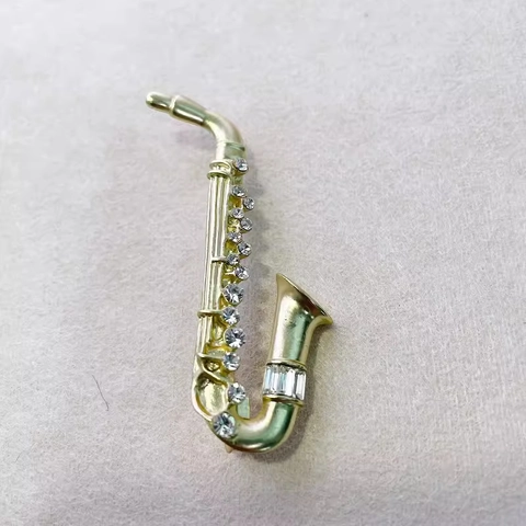 Spilla Sassofono in Lega Vintage Per Donna Uomo Strumento Musicale Spilla con Strass Placcata in Oro Tema Musicale Accessorio Festa