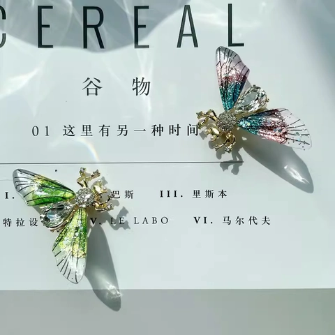 Vintage Alloy Bee Cicada Brooch Rhinestone Inlaid Artificial Pearl Transparent Gradient Wings Animal Pin Jewelry For Women