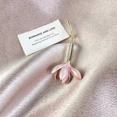Vintage Palast Stil Rosa Lotus Blume Brosche Pin Elegante Legierung Künstliche Perle Seerose Anstecknadel Schmuck Für Damen