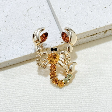 Spilla a Scorpione Vintage in Lega d'Oro per Uomo e Donna Con Strass Intarsiati Forma Animale Gioielli di Moda Spilla da Bavero Regalo