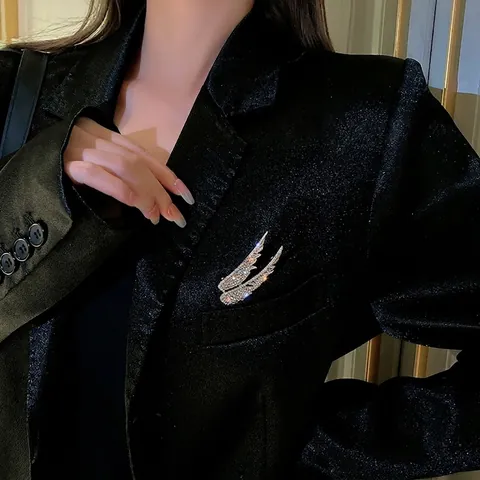 Fashion Alloy Zirconia Angel Wing Brooch Trendy Vintage Luxurious Suit Lapel Pin Decorative Brooch Jewelry Accessories