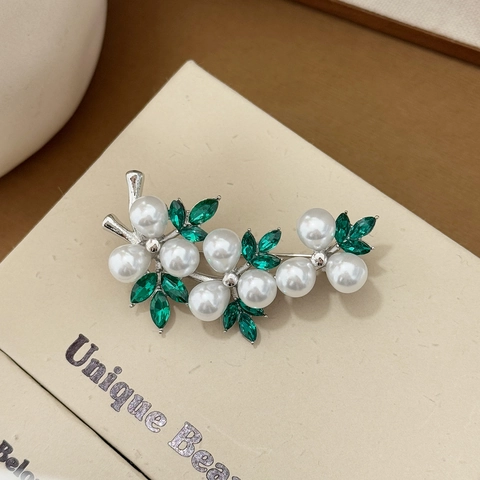 Elegante Legierung Künstliche Perle Grün Strass Zweig Brosche Für Damen Retro Blatt Blume Pin Für Mäntel Anzüge Zubehör