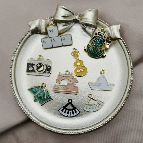Nostalgic DIY Alloy Enamel Charms Retro Keyboard Guitar Frog Camera Sewing Machine Pendant Jewelry Making Findings Accessory