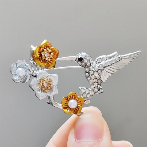 Luxury Alloy Hummingbird Flower Brooch With Rhinestones And Faux Artificial Pearls Gold Silver Plated Elegant Dress Accessories Pin Jewelry