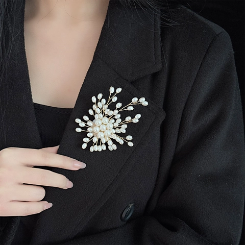 Elegante Spilla a Forma di Fiocco di Neve in Lega con Künstliche Perle per Donna Lussuosa Spilla Floreale Color Oro Accessori per Cappotto