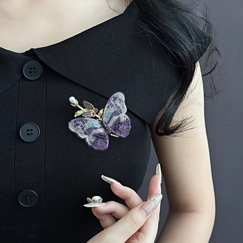 Spilla a Farfalla Viola Ricamata Vintage Con Perla de Agua Dulce Sintetica Strass Lega Corsage Pin Per Donna Accessori Per Vestiti Eleganti