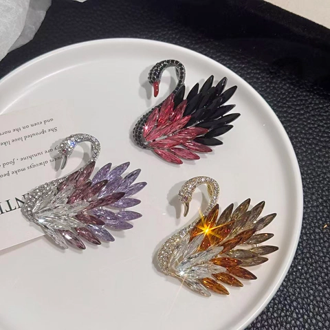 Broche de Cisne de Aleación de Lujo con Diamantes de Imitación y Cristal para Mujer Elegante Broche de Animal Gradiente Joyería de Moda Decoración de Ropa