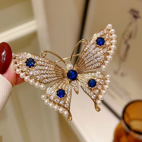 Elegante Spilla a Farfalla in Lega per Donna Placcata in Oro Con Strass Blu e Perla Artificiale Accessori di Abbigliamento Moda Lusso