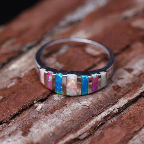 Legierungsring Für Damen Mit Bunten Synthetischen Opal In Kanalfassung Modischer Eleganter Schmuck