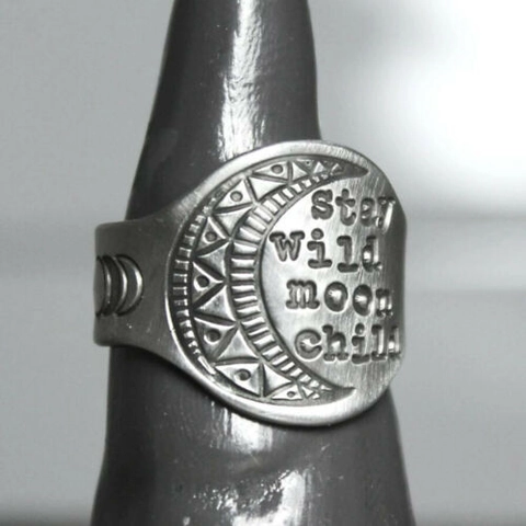 Vintage Metal Signet Ring For Women Moon Carved Geometric Finger Ring Antique Silver Plated Statement Jewelry Gift Boho Chic Style Ring