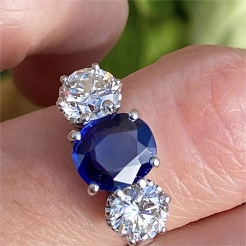 Elegante Anello a Tre Pietre in Lega con Zaffiro Sintetico Blu Ovale Placcato Argento Zirconia Cubica Tonda Gioielli Donna Regalo