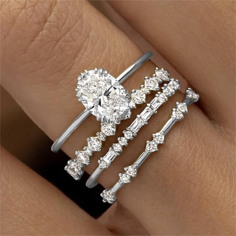 Luxueux Ensemble de 4 Bagues Empilables en Alliage Zircone pour Femmes Solitaire Taille Ovale Fiançailles Anniversaire Alliance Bijoux
