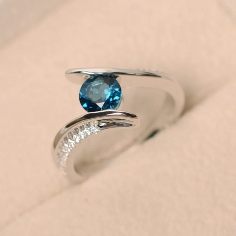 Elegant Silver Plated Copper Ring Round Purple Blue Green Zirconia Micro Inlaid Cross Band Ring For Women Minimalist Fashion Jewelry